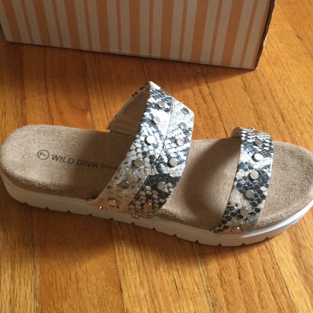 Studded Snakeskin 1.5in platform slides